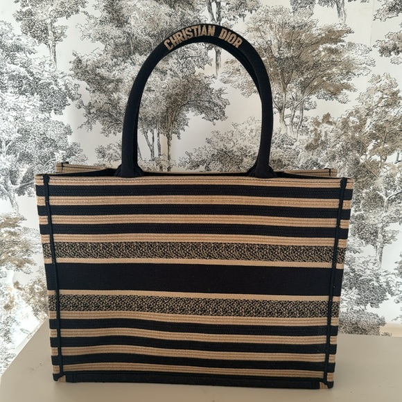 Christian Dior Medium Book Tote - BRAND NEW FALL 2024! - Picture 4 of 6